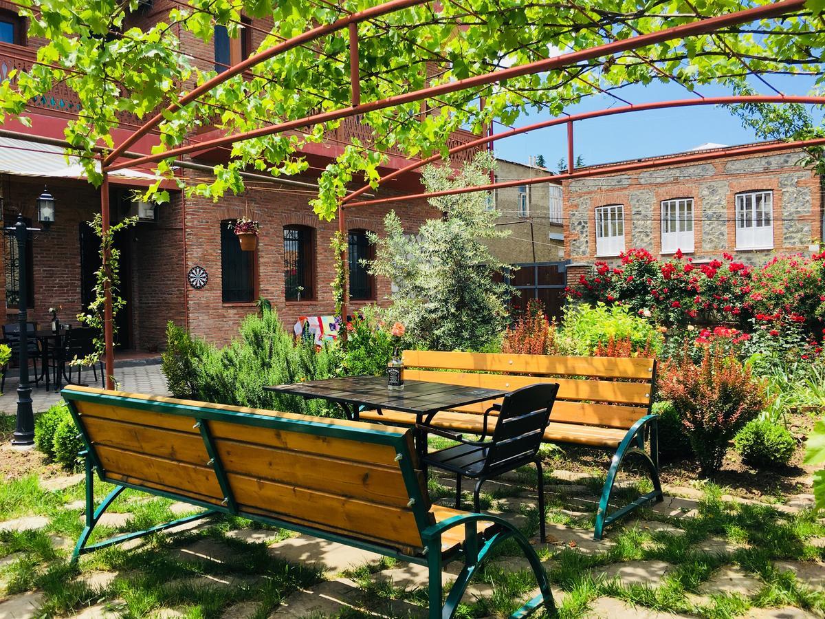 Hotel Sweet Home Telavi Exteriör bild