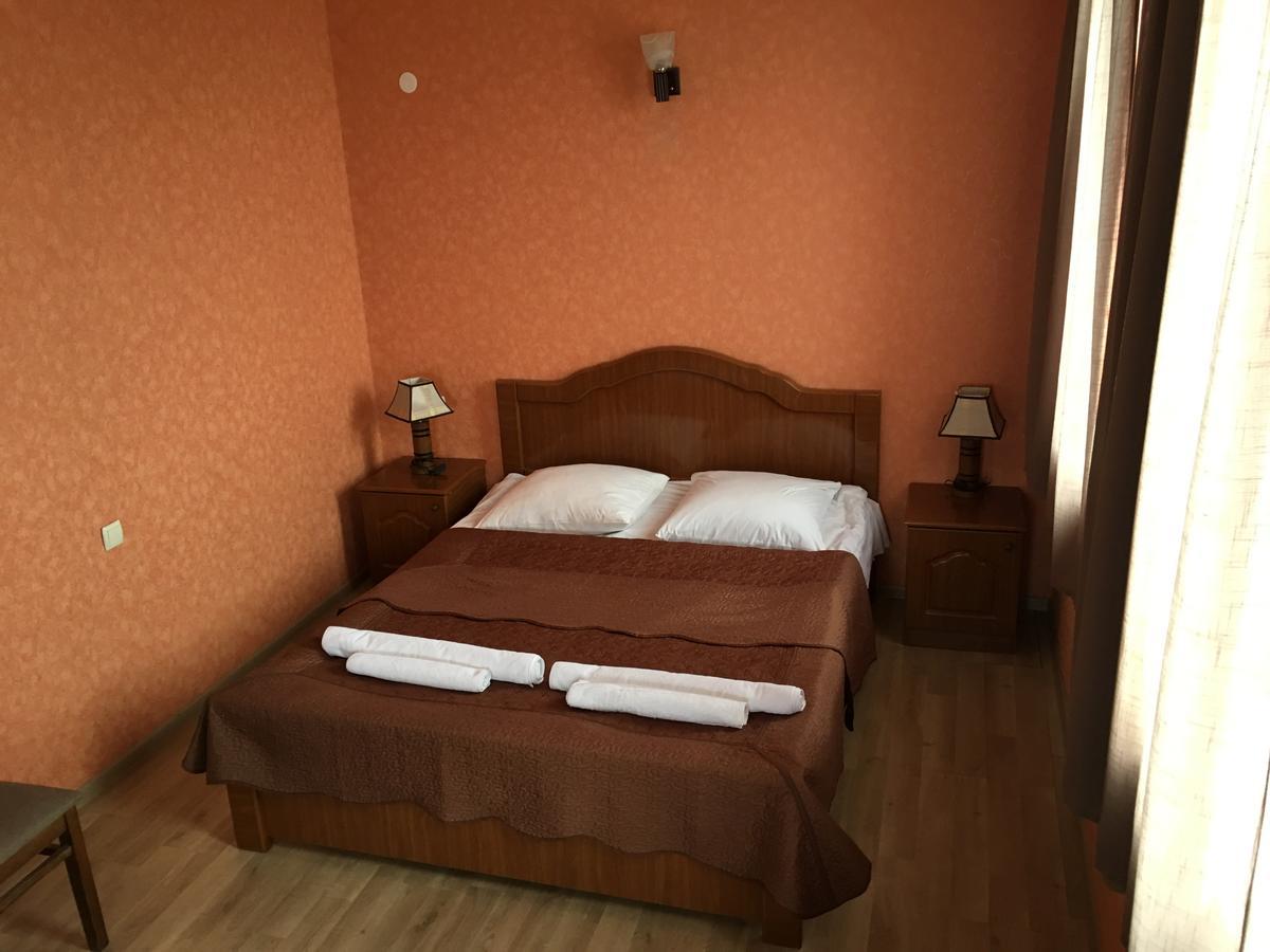 Hotel Sweet Home Telavi Exteriör bild